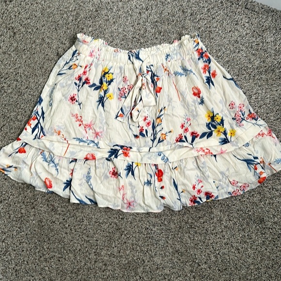 Miss me beige ivory floral mini skirt size large - Picture 5 of 9
